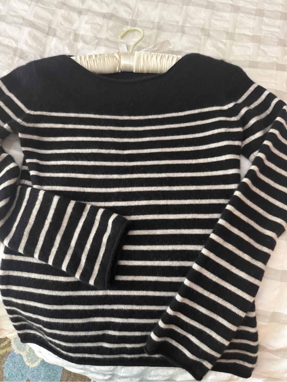 Garnet Hill Woman’s Pullover Sweater Black Cream Striped Boat Neck 100% Cashmere